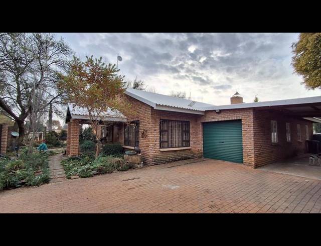 4 BEDROOM HOUSE FOR SALE IN MEYERHOF